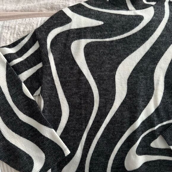 Amisu Geometric Cropped Sweater XS - Picture 3 of 5